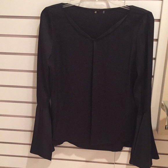 Elie Tahari Tops - Beautiful Eli Tahari silk blouse